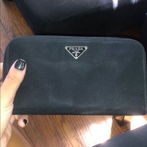 prada wallet